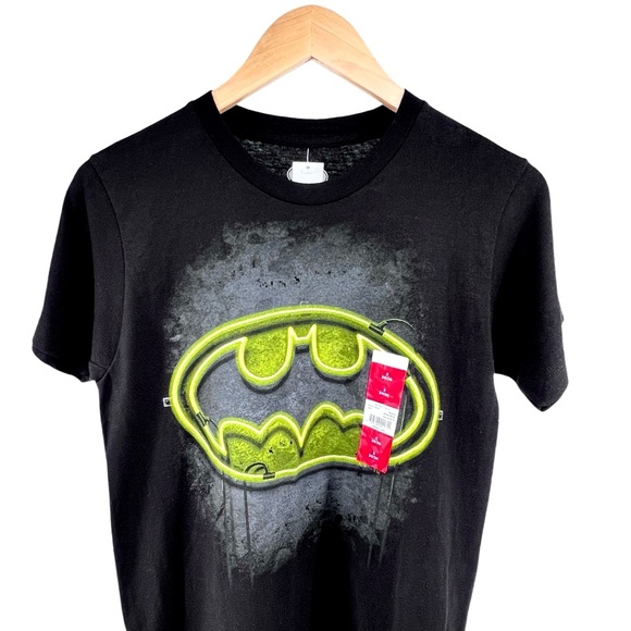 DC Comics NWT Mens Batman Logo Graphic T Shirt Small Black Yellow Bat Signal - Picture 6 of 13